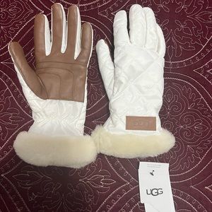New with tag white ugg gloves